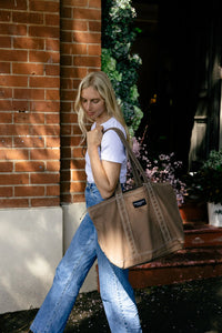 The Remote Tote in Desert