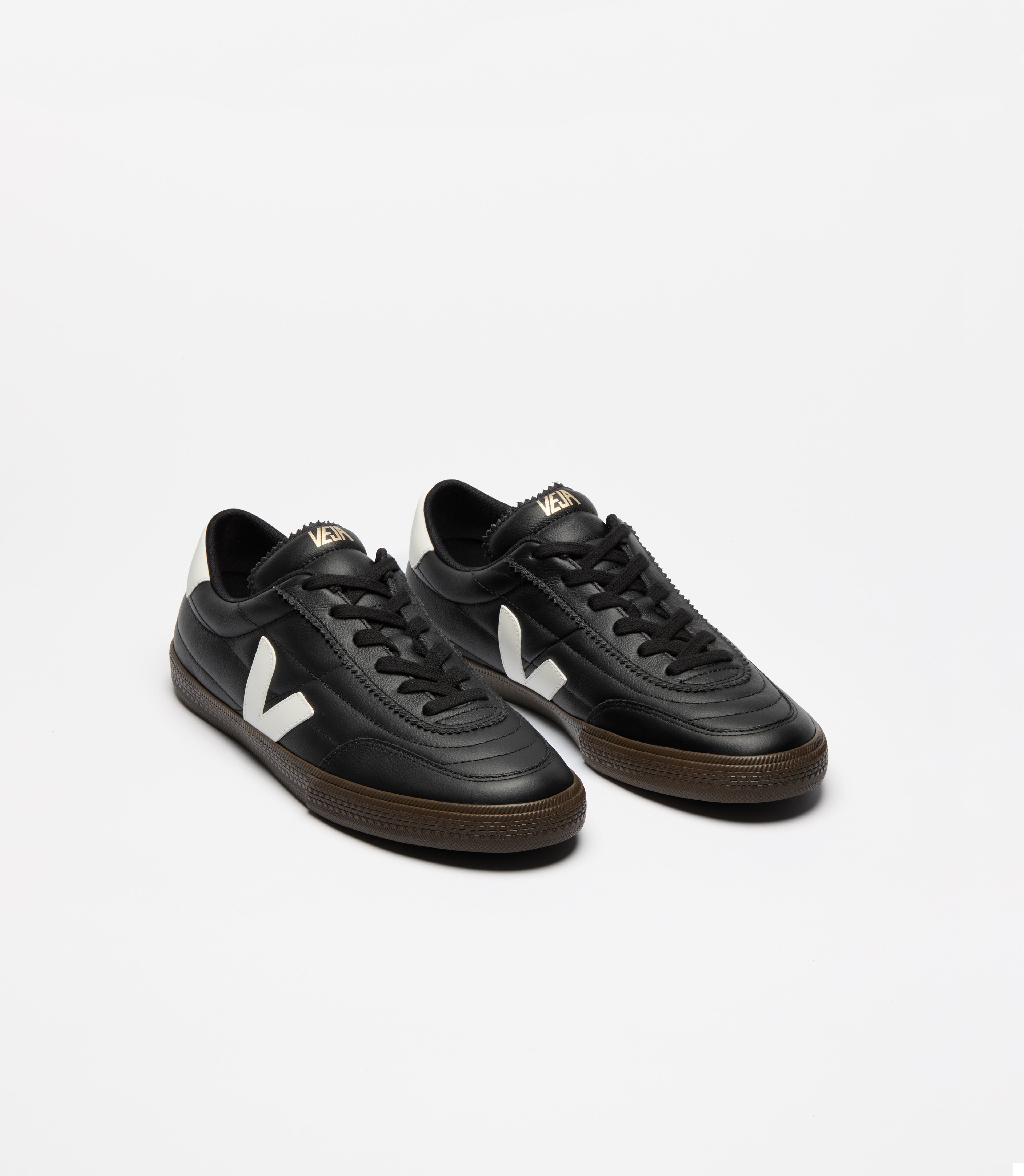 VEJA Panenka Leather in Black White