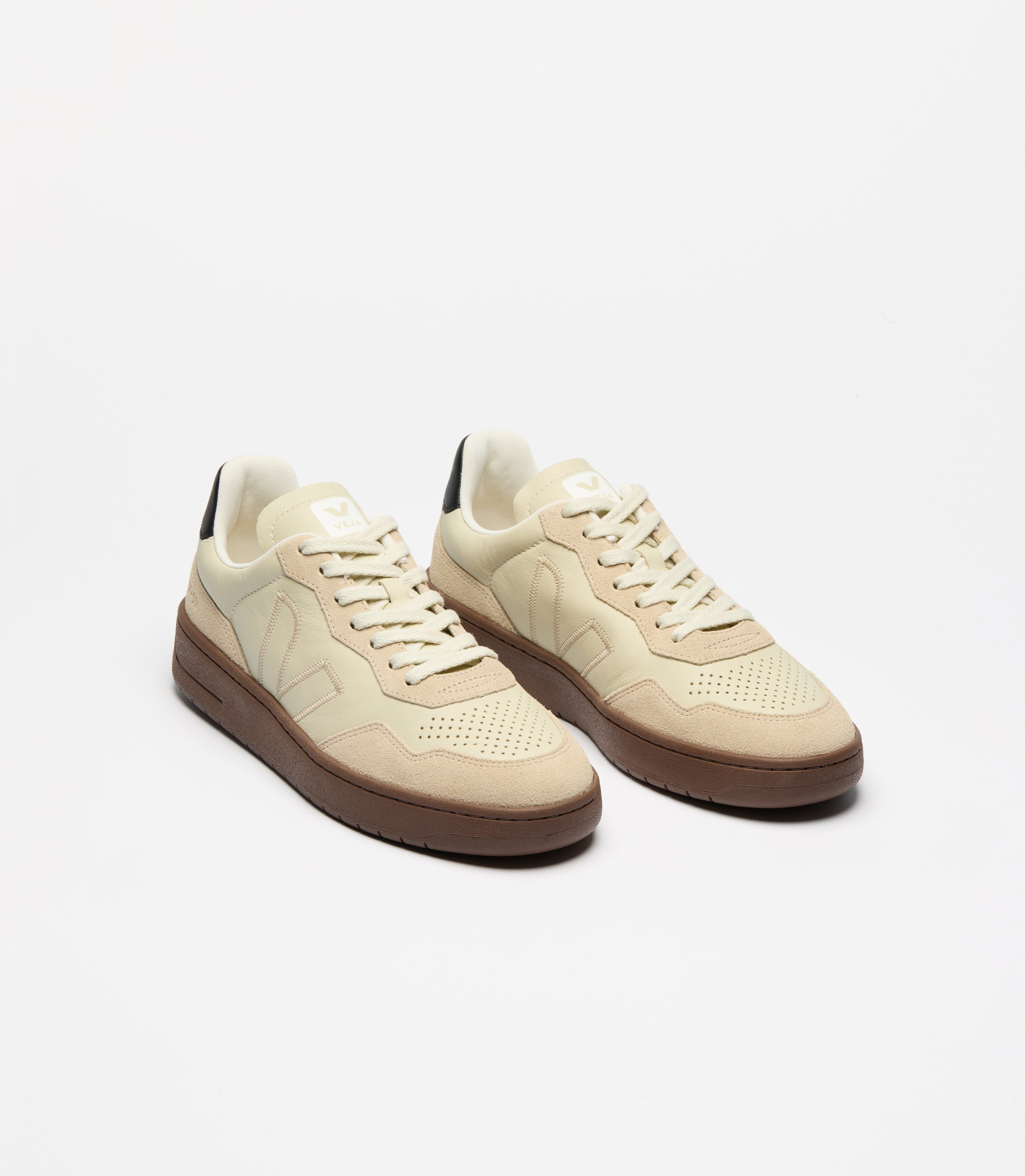 VEJA V-90 ZZ O.T. Leather Pierre Almond Black