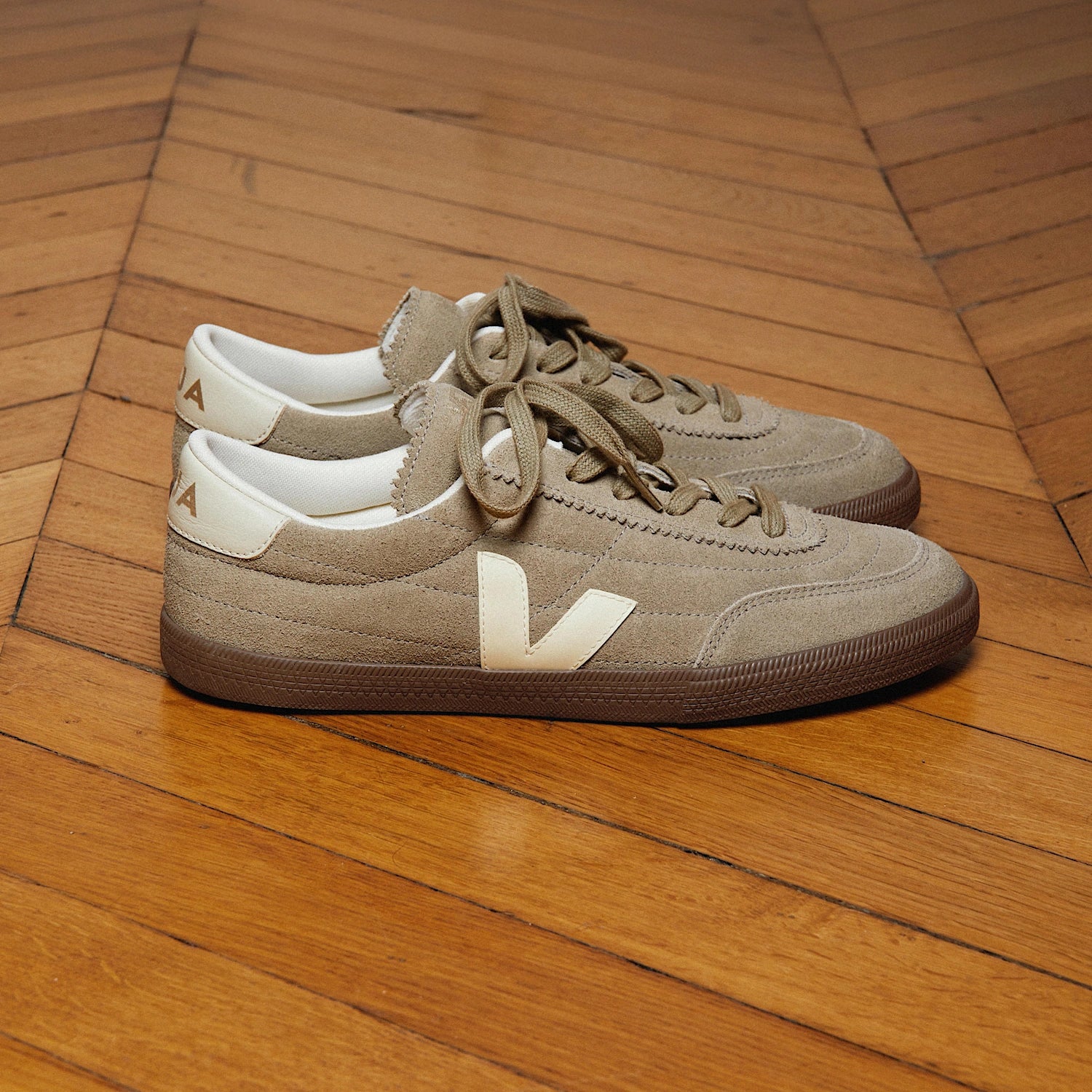 VEJA Panenka Suede Taupe Pierre Bark