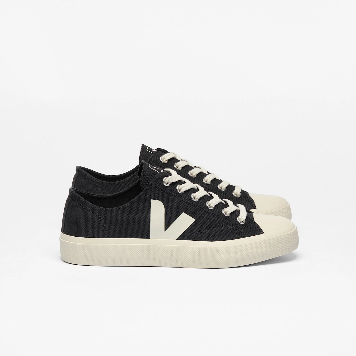 VEJA Wata II Low Canvas Black Pierre