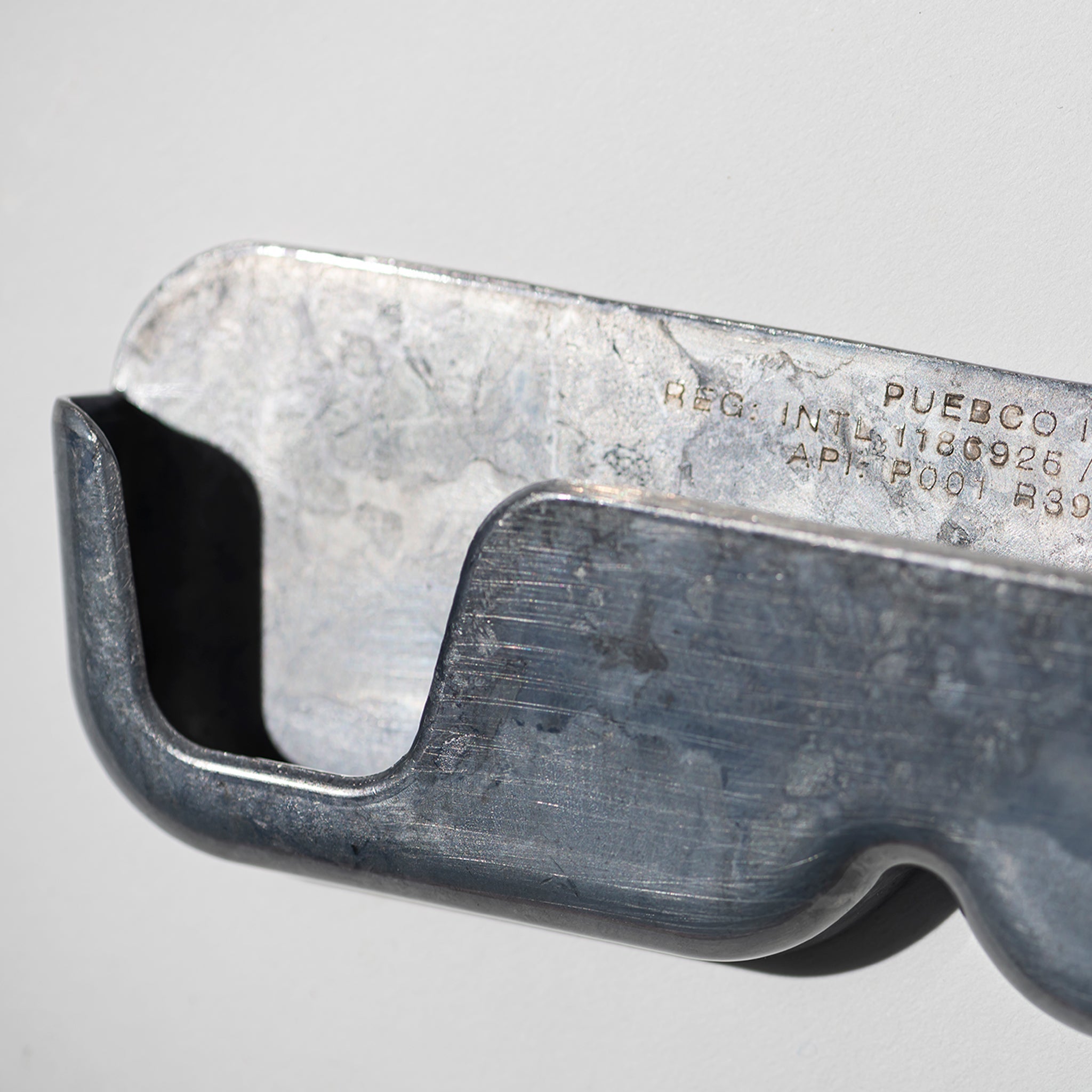 Puebco Aluminium Die Casting Glasses Holder in Natural