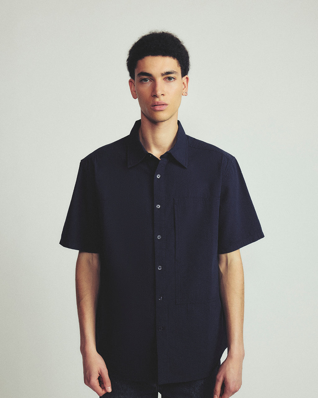 Larriet Cliff Short Sleeve Shirt in Navy Seersucker