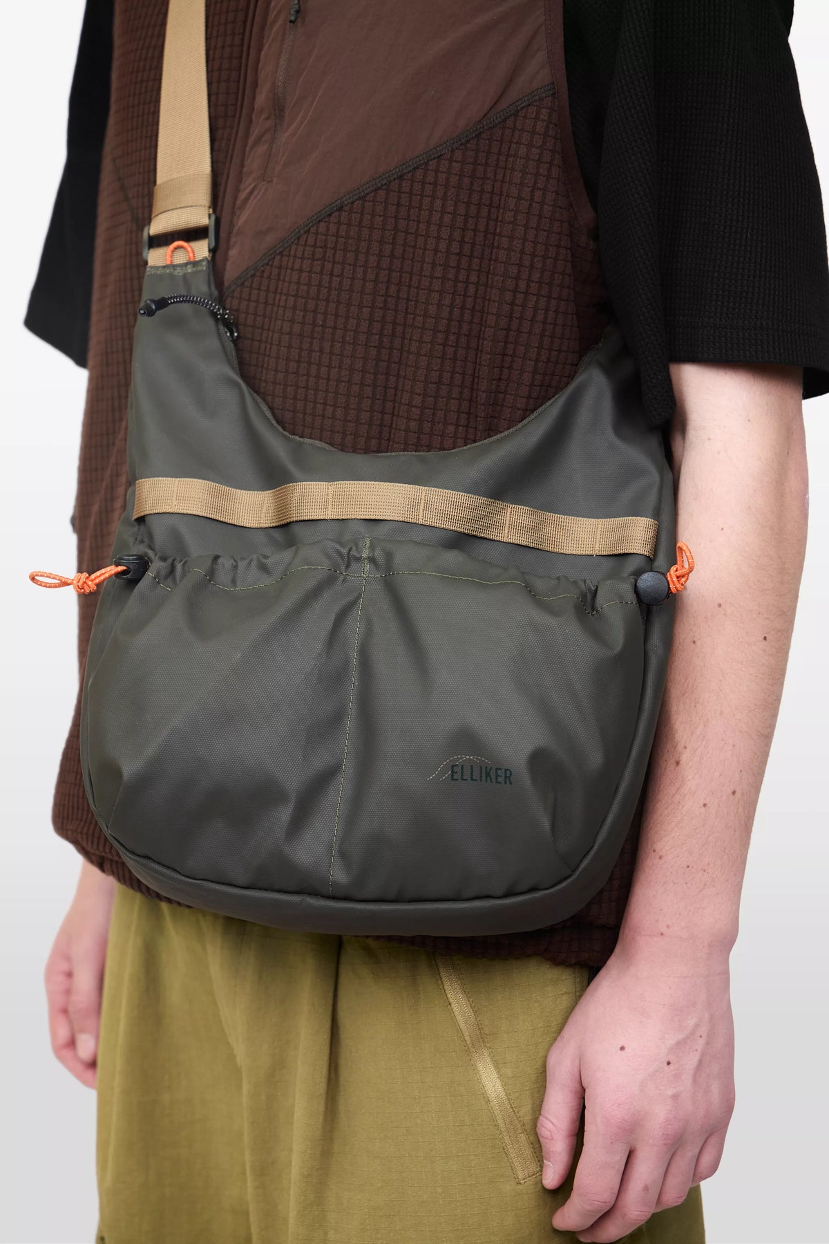 Elliker Bain Sling Bag 6.5L in Dark Green