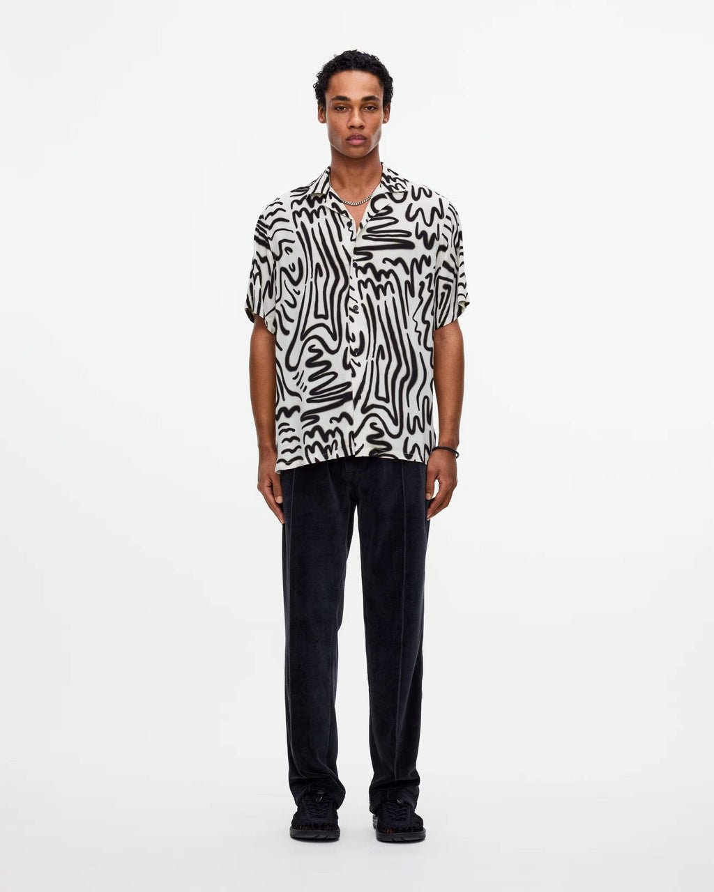 Black and white OAS Aerosol viscose short-sleeve shirt with resort collar and relaxed fit