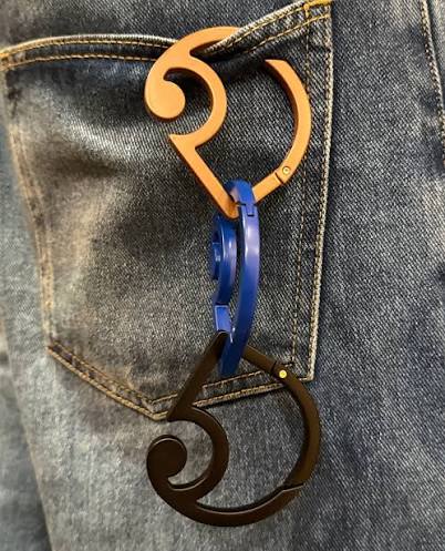 Carhartt WIP C-Logo Carabiner in Brown