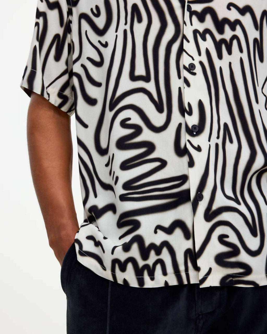 OAS Aerosol black and white short-sleeve viscose shirt with resort collar and relaxed fit