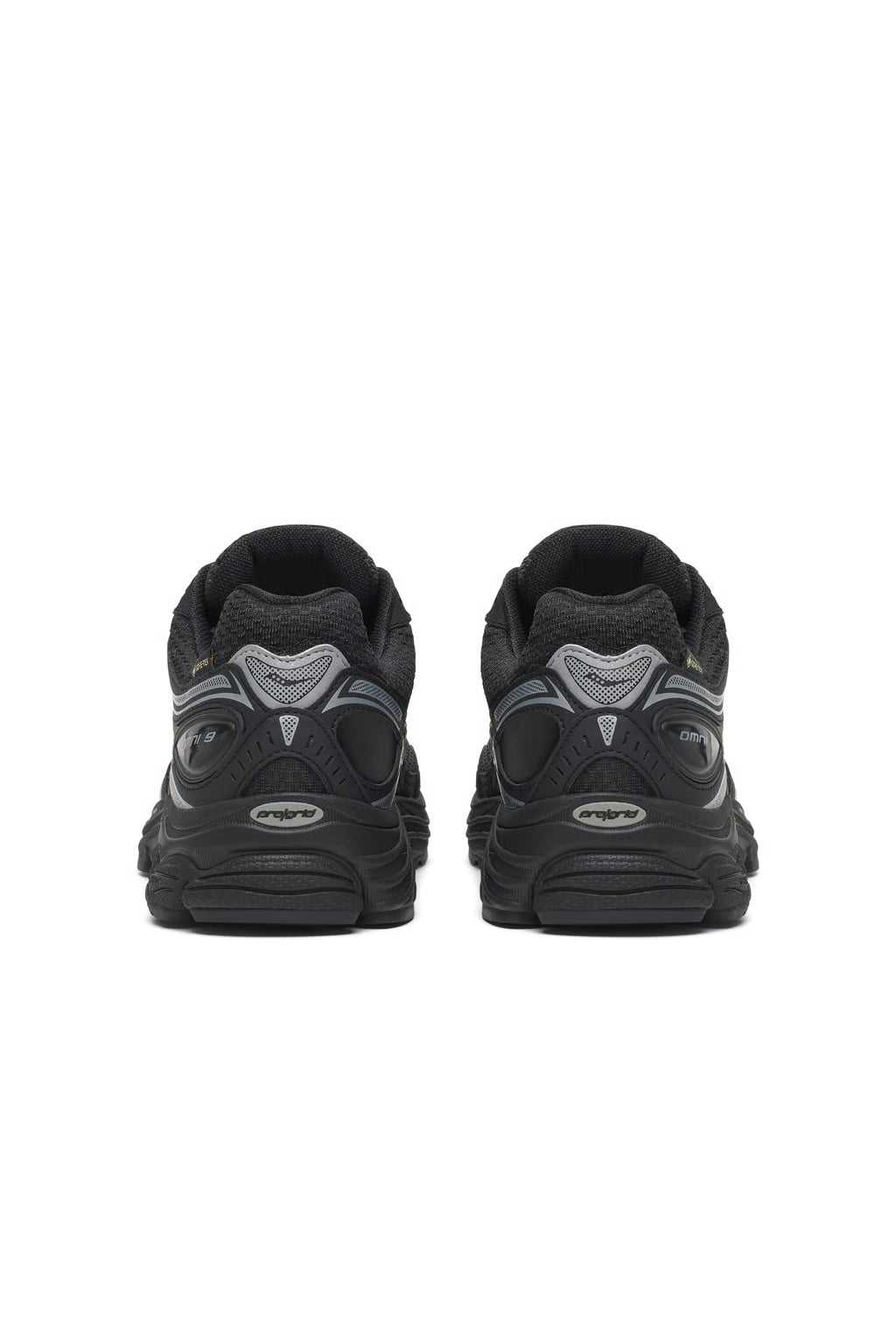 Saucony ProGrid Omni 9 GTX in Black/Silver
