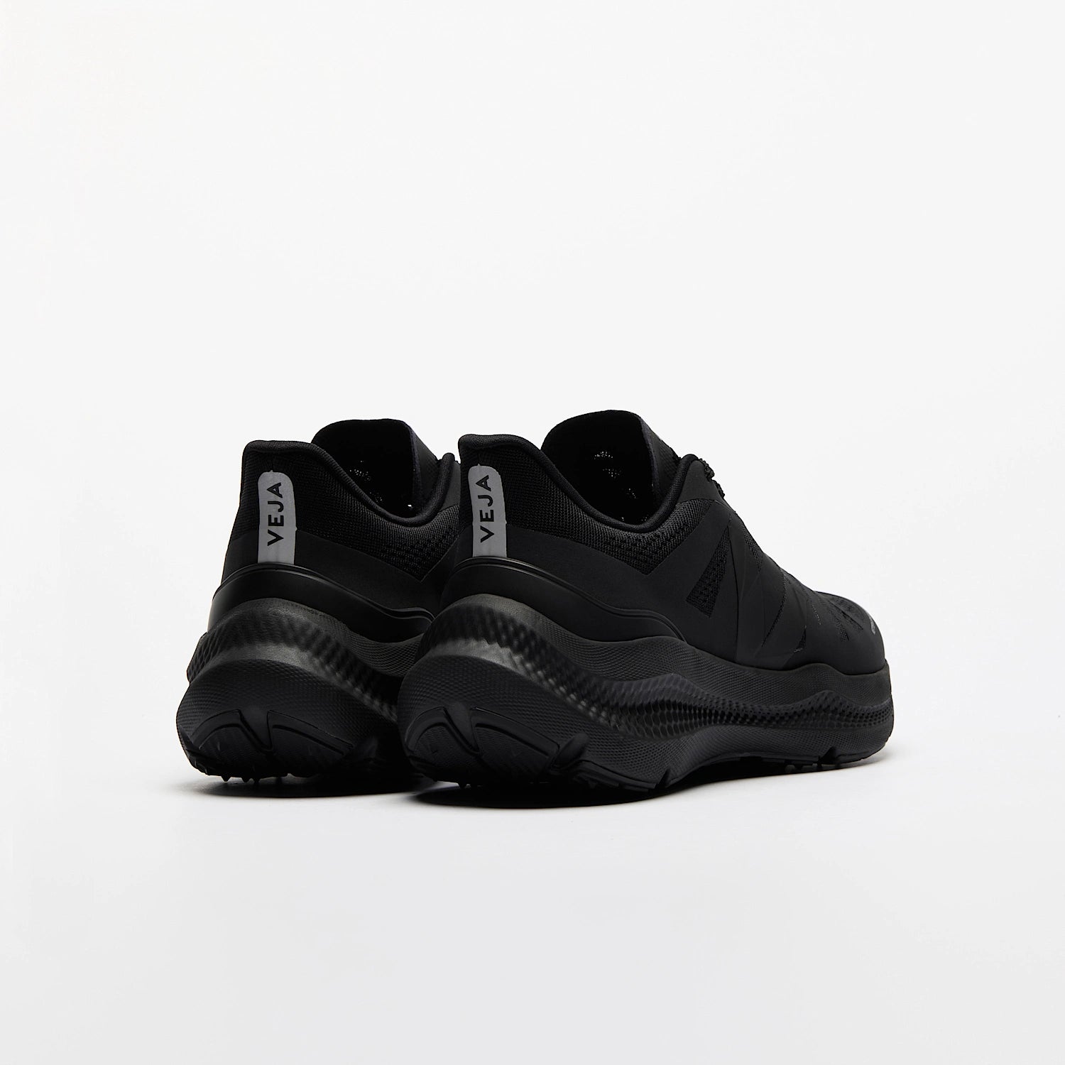 VEJA Condor 3 Engineered Mesh Performance Full Black