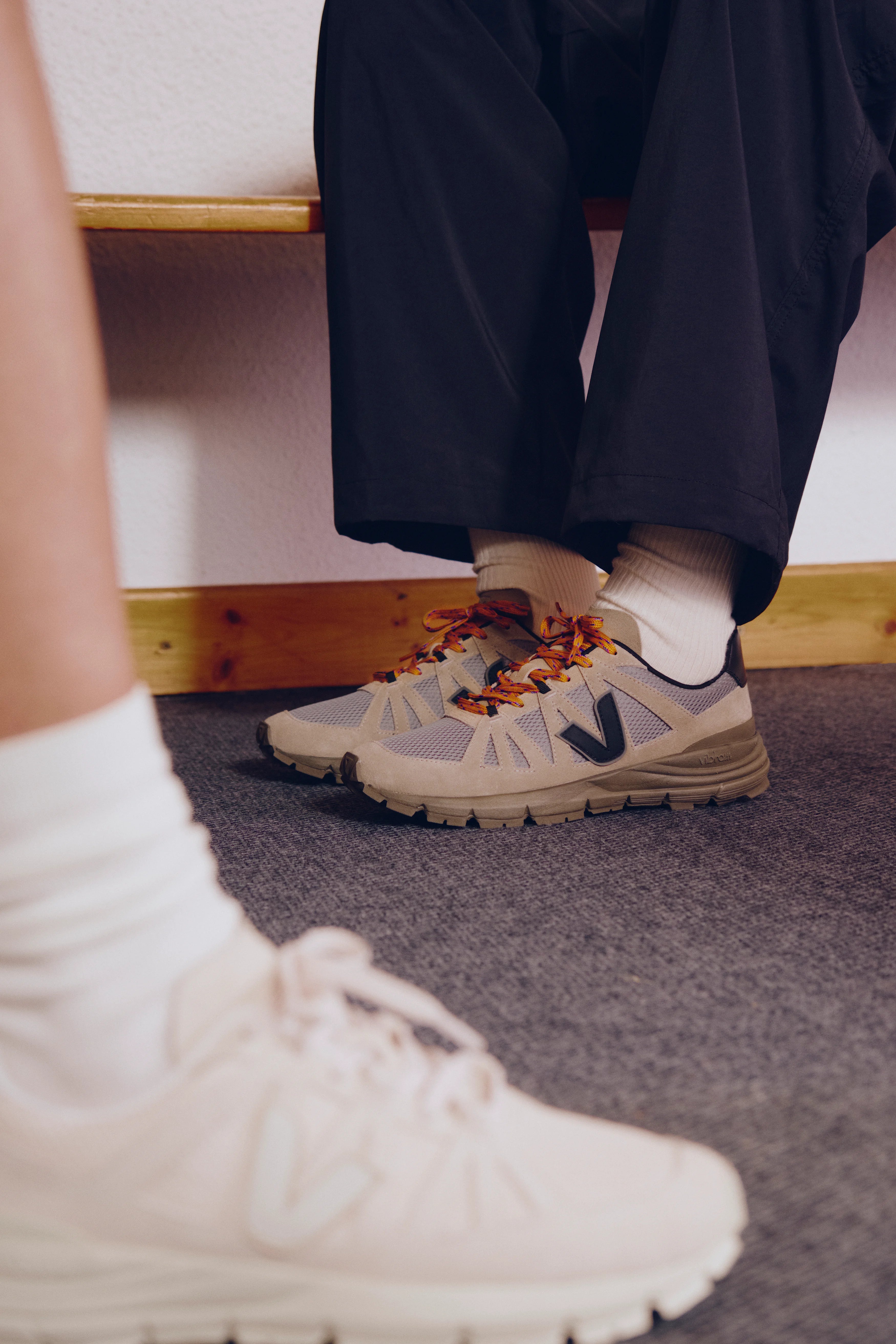 VEJA Salar Alveomesh in Ardoise Taupe Black