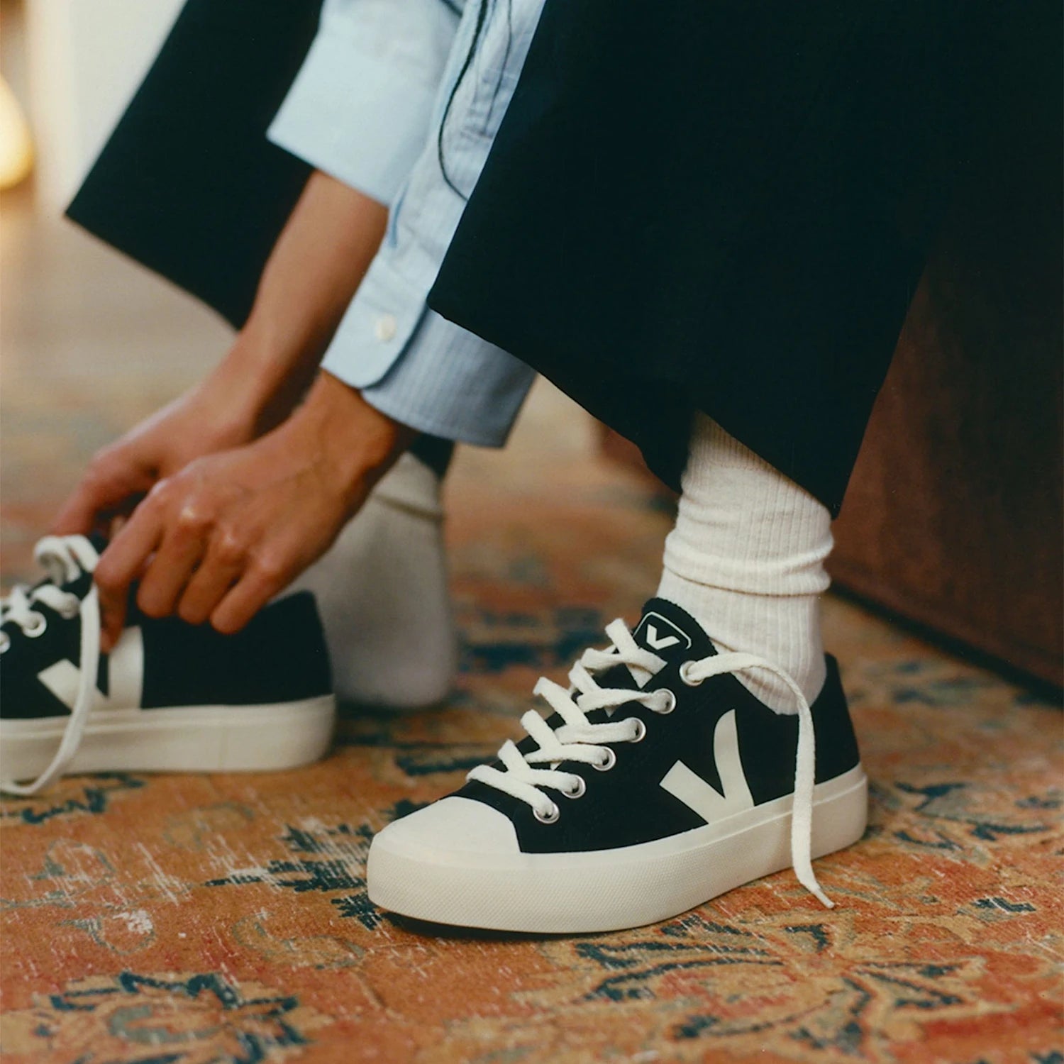 VEJA Wata II Low Canvas Black Pierre